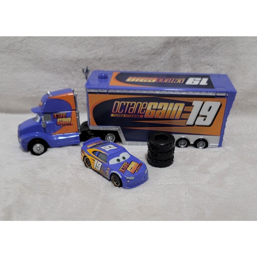 DISNEY PIXAR Cars Bobby Swift’s Octane Gain Hauler Semi Truck with Bobby Swift